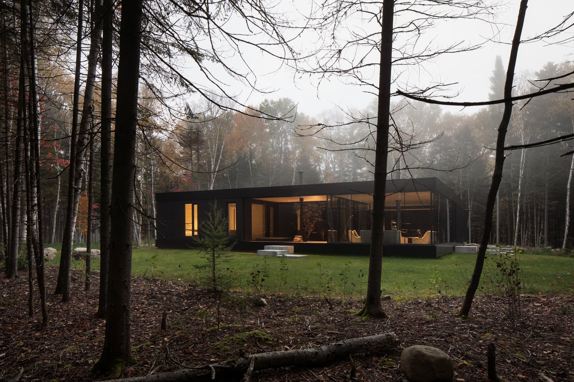 A Montreal architect built his weekend home around an apple tree