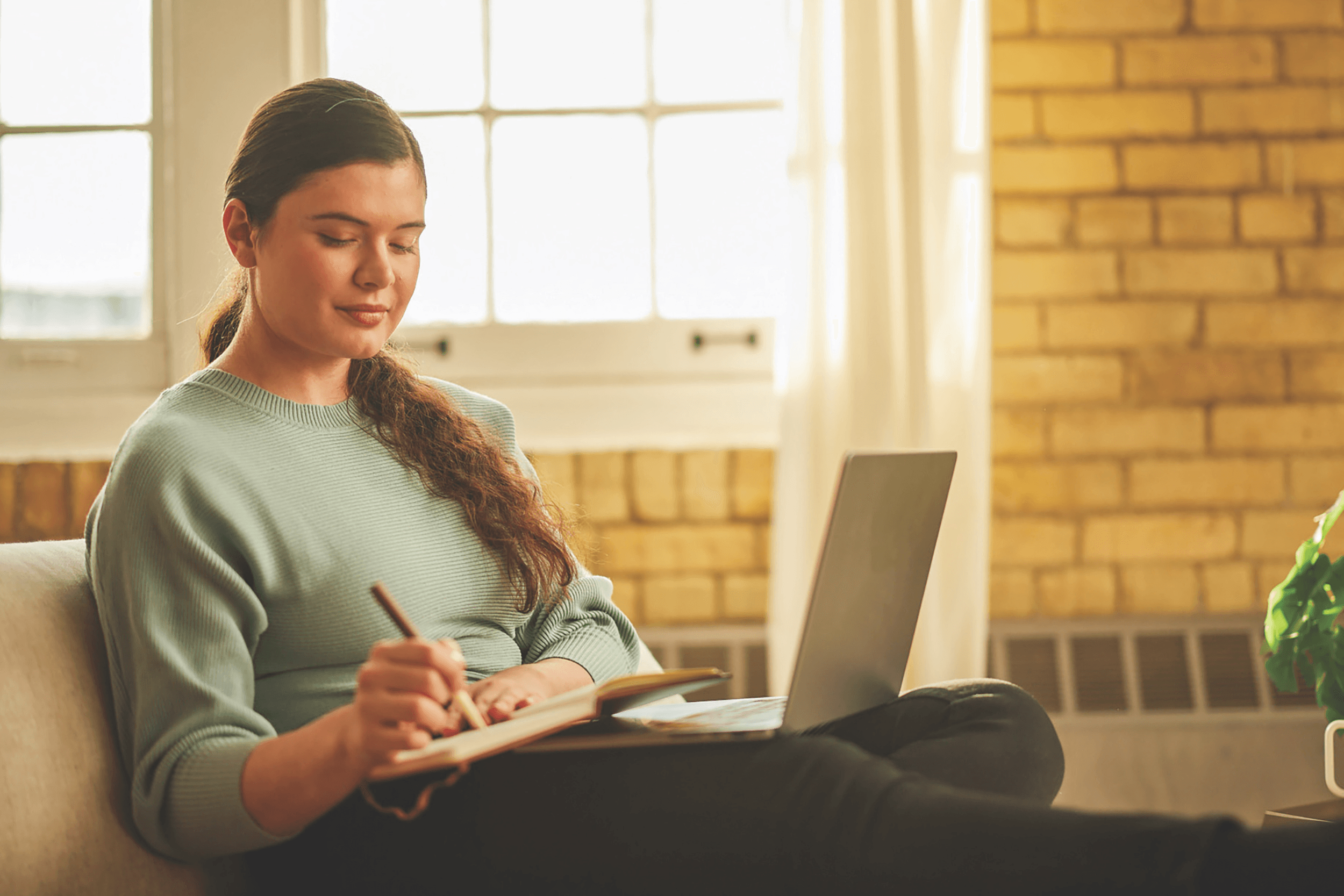 Why Yorkville University Business Grads Chose an Online Learning Experience