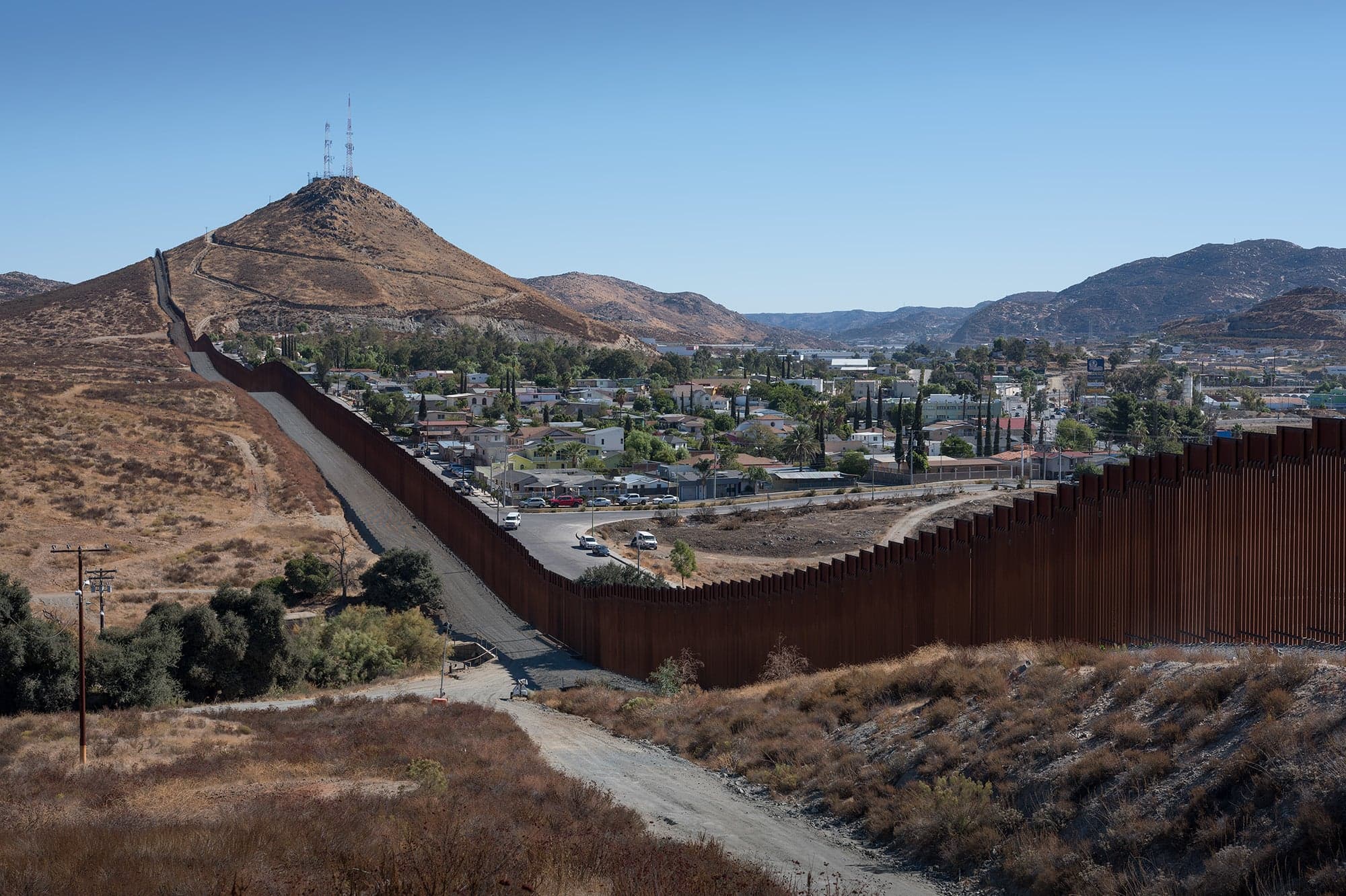 How Migrants Cross Trump’s U.S.-Mexico Wall