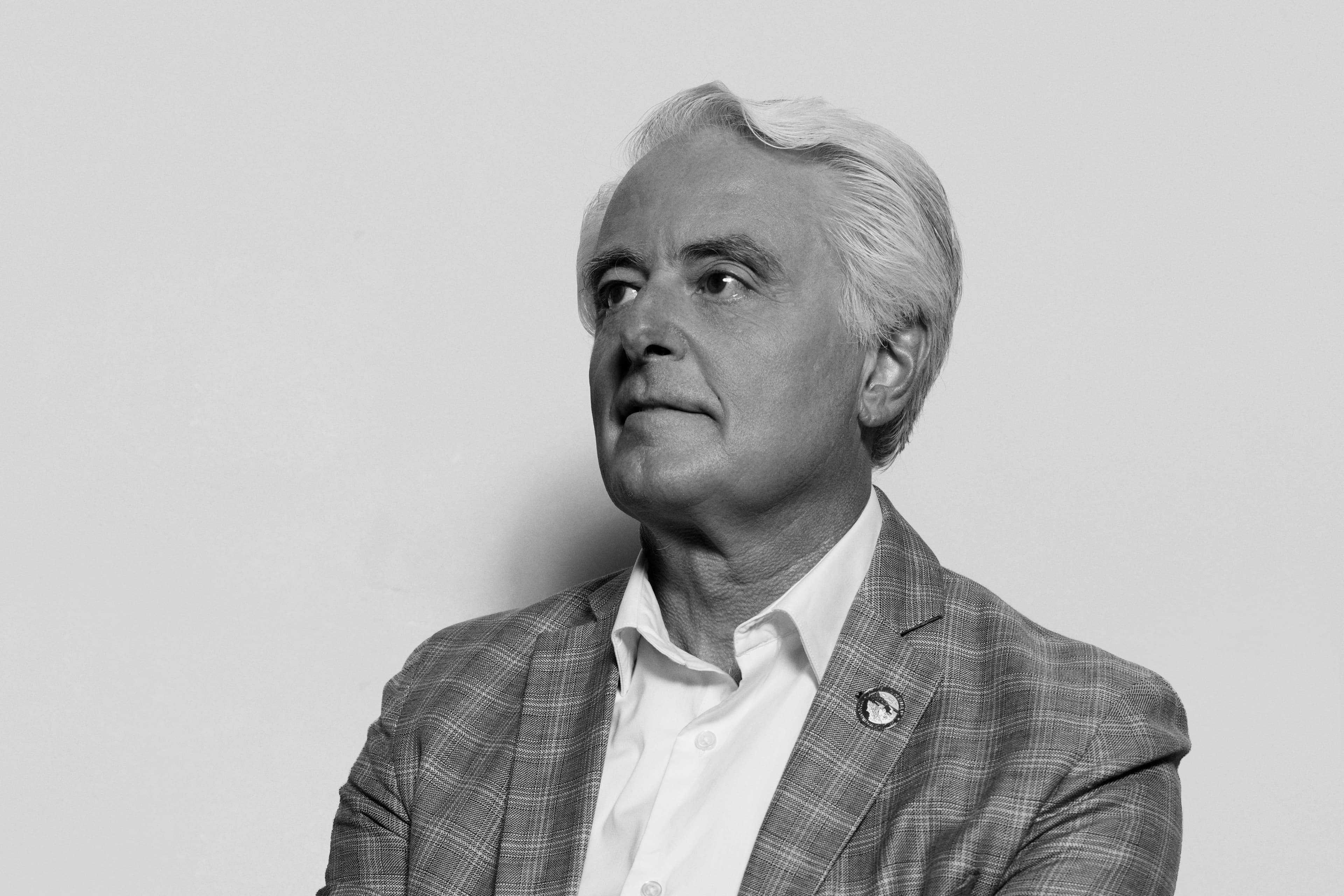 The Mayor of Niagara Falls, New York, Wants Canadians Back