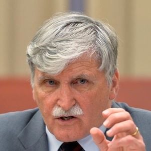 Dallaire Quitting Senate 20140528