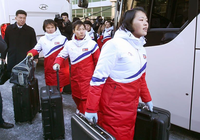 N. Korean Olympic hockey players cross into S. Korea
