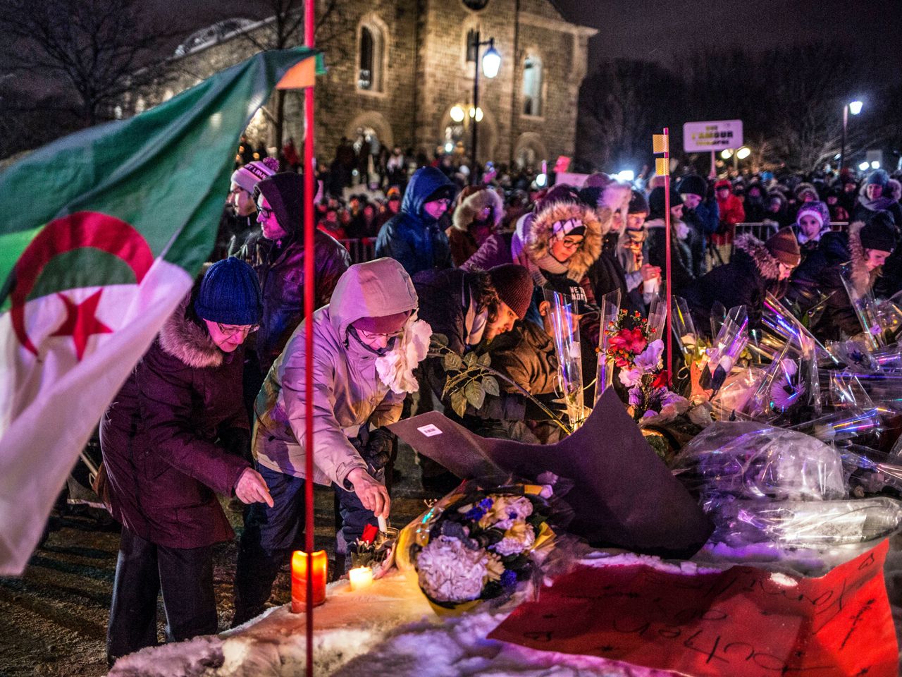Quebec-mosque-shooting-crowd