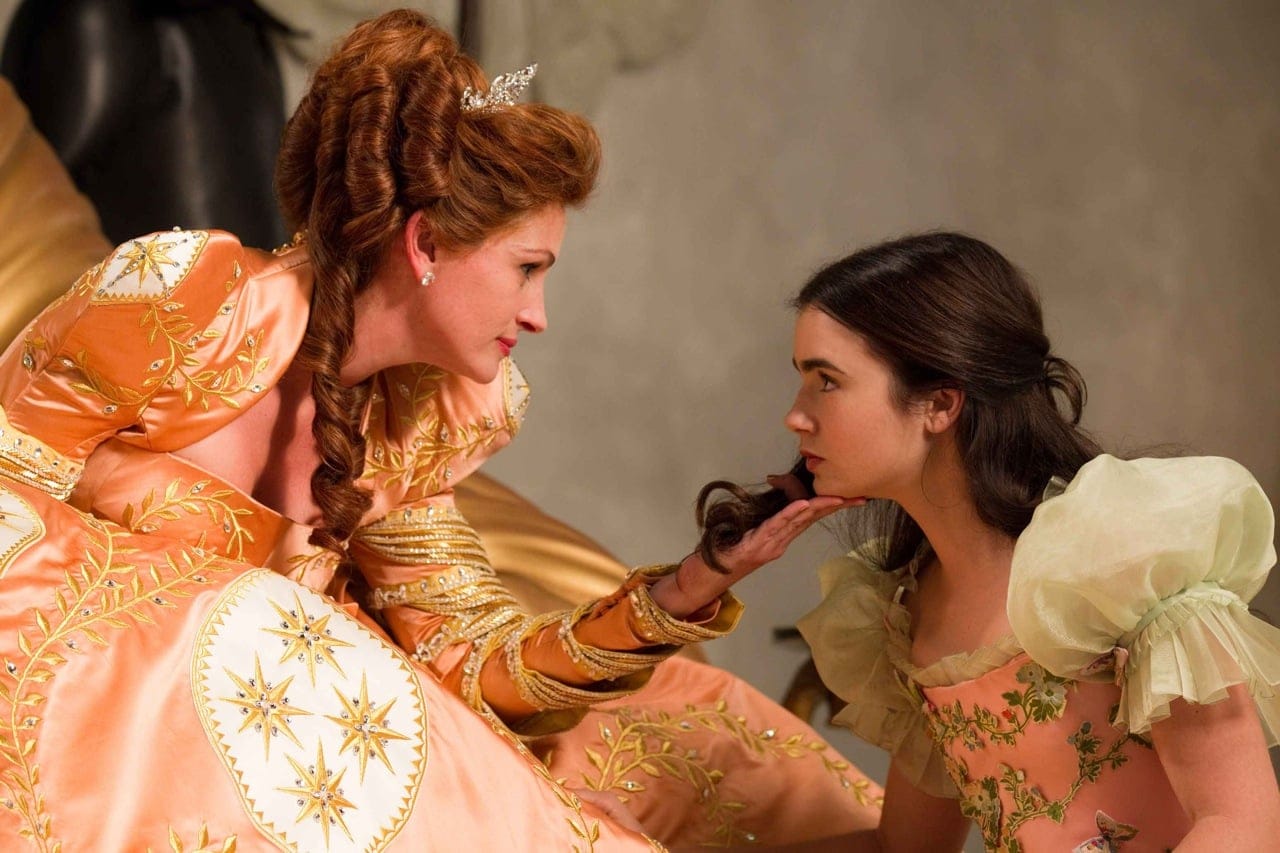 Julia Roberts as the Queen (left) and Lily Collins as Snow White in 'Mirror Mirror'