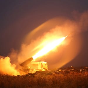 Kurdish Peshmergas fight against IS to regain the control of the town of Celavle