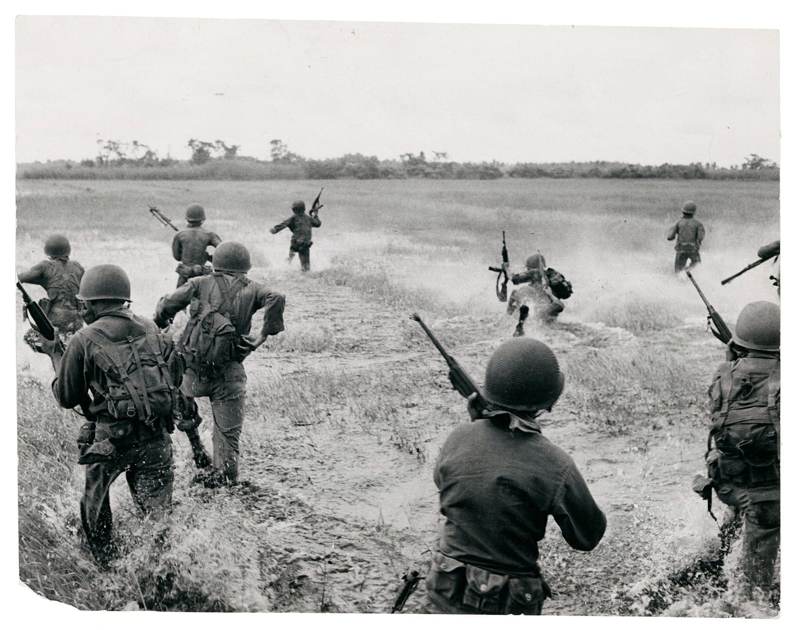 Doctored: The combat filed in this Vietnam War photo by François Sully appears to have been expanded, and the position of some soldiers changed.  (François Sully, Untitled [Vietnam], 16 July 1962. The Black Star Collection, Ryerson Image Centre.)