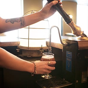 MAC43_CASK_ALE_FEATURE01
