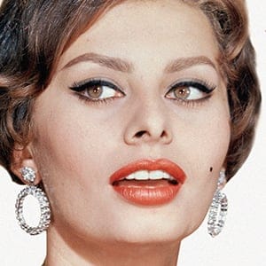 Thumbnail from the cover of Sophia Loren Bio for Sophia Loren review.