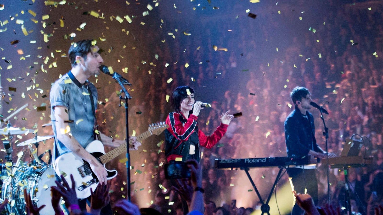 Lights, middle, performs with the Sam Roberts Band during the 2015 Juno Awards in Hamilton, Ont., on Sunday, March 15, 2015. (Nathan Denette/CP)