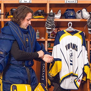 MAC11_HOMETOWNHOCKEY_FEATURE01