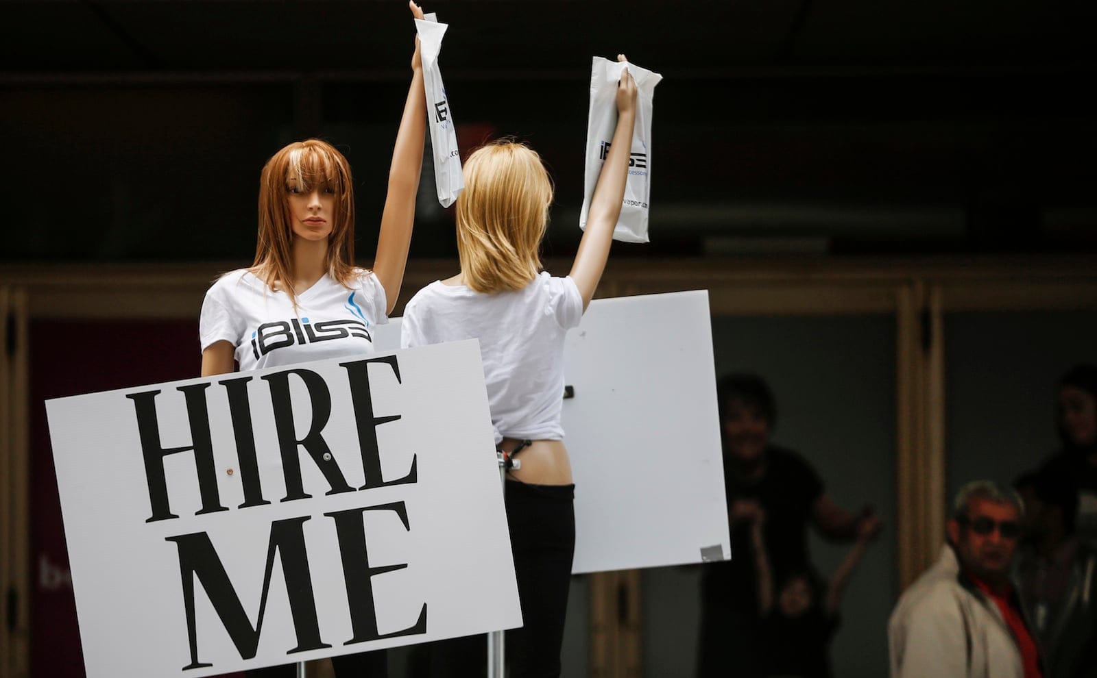 Motorized mannequins hold signs that read "Hire Me" in Toronto May 23, 2014. Canada's economy unexpectedly shed 28,900 jobs in April, mainly due to steep declines in full-time employment and in the private sector, Statistics Canada data indicated earlier this month.    REUTERS/Mark Blinch (CANADA - Tags: SOCIETY BUSINESS EMPLOYMENT) - RTR3QLLH