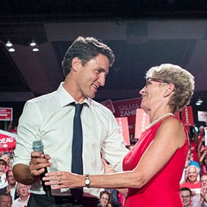 Liberal Leader Justin Trudeau campaigns in Toronto Centre with Ontario Premier Kathleen Wynn in Toronto Aug. 17, 2015. (Peter Bregg)