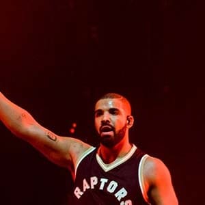 TORONTO, ON - AUGUST 03:  Drake performs during 2015 OVO Fest at Molson Canadian Amphitheatre on August 3, 2015 in Toronto, Canada.  (Photo by George Pimentel/Getty Images)