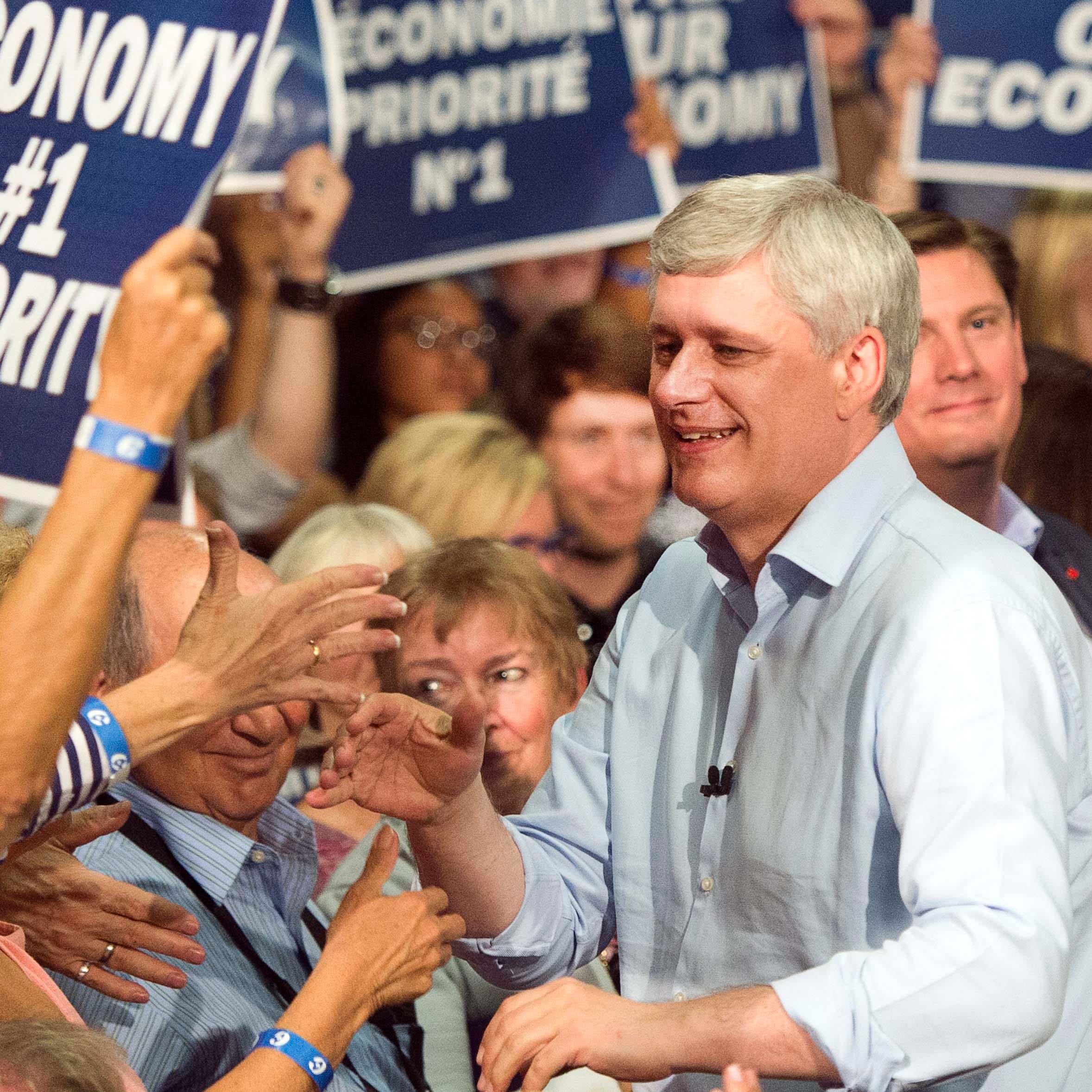 Conservative Leader Stephen Harper greets supporters at a rally in Peterborough, Ont., on Monday, September 21, 2015. (Ryan Remiorz/CP)