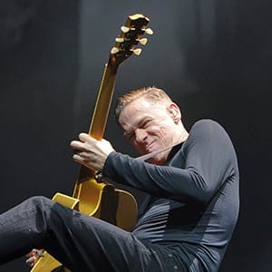 Bryan Adams, lors de son spectacle au Centre Bell, à Montréal, le lundi 23 février 2015. Bryan Adams in performance at the Bell Centre in Montreal on Monday Febraury 23, 2015. (PIERRE-PAUL POULIN/LE JOURNAL DE MONTRÉAL/AGENCE QMI/SUN MEDIA)