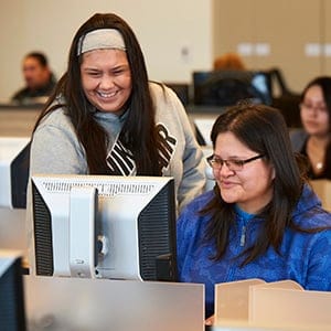 Students at computer. (UCN)