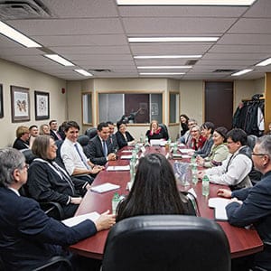 Prime Minister Trudeau, Minister Tootoo, Minister Bennett, Yvonne Jones, Michael McLeod and Larry Bagnell meet with Inuit Leaders in Ottawa. January 26, 2016. (Adam Scotti/PMO)