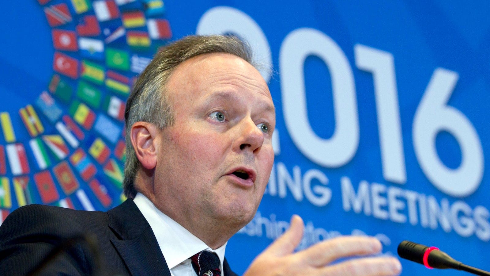 Bank of Canada Governor Stephen Poloz, speaks during a news conference during the World Bank/IMF Spring Meetings at IMF headquarters in Washington, Friday, April 15, 2016. ( AP Photo/Jose Luis Magana)
