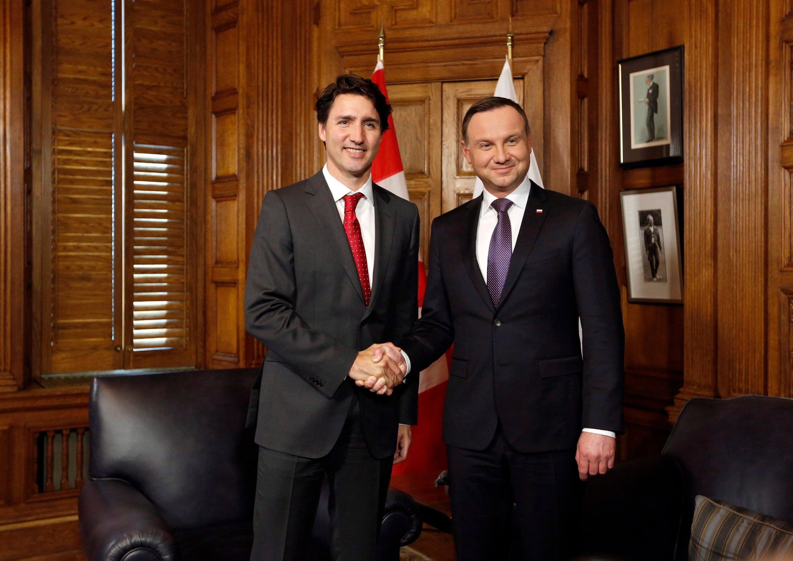 Prime Minister Justin Trudeau, left, shakes hands with Polish President Andrzej Duda before the start of a bilateral meeting on Parliament Hill in Ottawa, Tuesday May 10, 2016. (Fred Chartrand/CP)