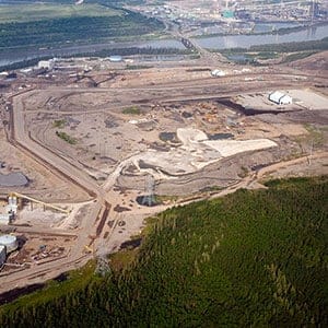 The Suncor oil sands facility seen from a helicopter near Fort McMurray, Alta. (Jeff McIntosh/CP)