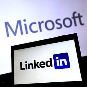 The logo of Microsoft windows and Professional social networking service LinkedIn is pictured in Taipei, Taiwan, 13 June 2016. According to reports, Microsoft is going to buy LinkedIn for 26.2 billion US dollars in cash. (Ritchie B. Tongo/EPA/CP)