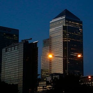 Office lights are on in banks as dawn breaks behind the financial district of Canary Wharf, in London, Britain June 24, 2016.       Neil Hall/Reuters