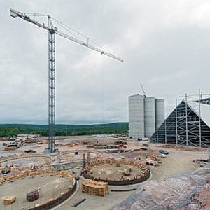 Construction of the McInnis cement factory in Gaspe. (Jacques Gratton)