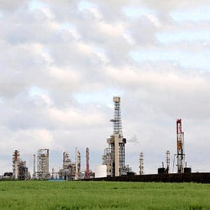 An drilling rig, right, at work near the Husky Energy upgrader facility in Lloydminster, Saskatchewan.    (Larry MacDougal/CP)