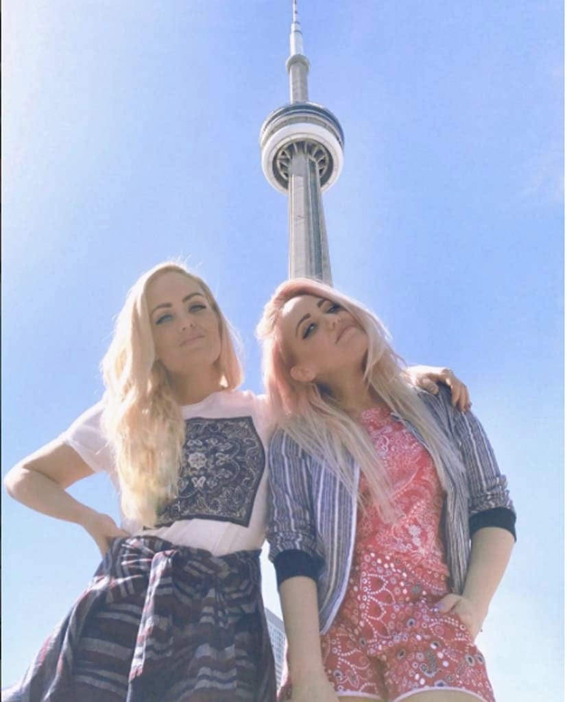 Bloggers Sam and Cailli Beckerman