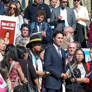 Prime Minister of Canada, Justin Trudeau, giving a speech on missing and murdered indigenous women in front of parliament in Ottawa, 4 October 2016 [CC BY-SA 4.0 (http://creativecommons.org/licenses/by-sa/4.0)], via Wikimedia Commons (Delusion23)