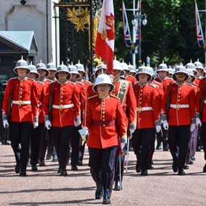 Captain Megan Couto of the 2nd Battalion, Princess Patricia's Canadian Light Infantry (PPCLI), makes history as she becomes the first woman to command the Queen's Guard at Buckingham Palace, London, Britain June 26, 2017.  REUTERS/ John Stillwell