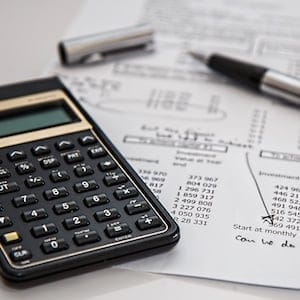 Calculator and budget: living off-campus away from home really adds up