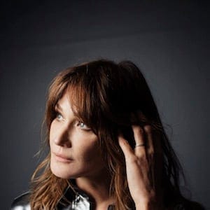 Carla Bruni, photographiée à Paris le 13 avril 2017 par Mathieu Zazzo