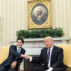 WASHINGTON, DC - FEBRUARY 13: U.S. President Donald Trump (R) shakes hands with Prime Minister Justin Trudeau of Canada during a meeting in the Oval Office at the White House on February 13, 2017 in Washington, D.C. (Kevin Dietsch/Getty Images)