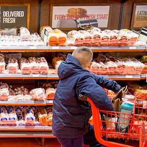 TORONTO, ON - DECEMBER 20  - 
The bread aisle at a Loblaw in Toronto. 
Loblaw has been fixing bread prices for 15 years, it admitted Tuesday -- but will face no charges.        (Carlos Osorio/Toronto Star via Getty Images)