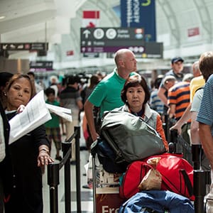 Long lines of passengers wait to check in for flights at Pearson International airport. (Giordano Ciampini/Anadolu Agency/Getty Images)