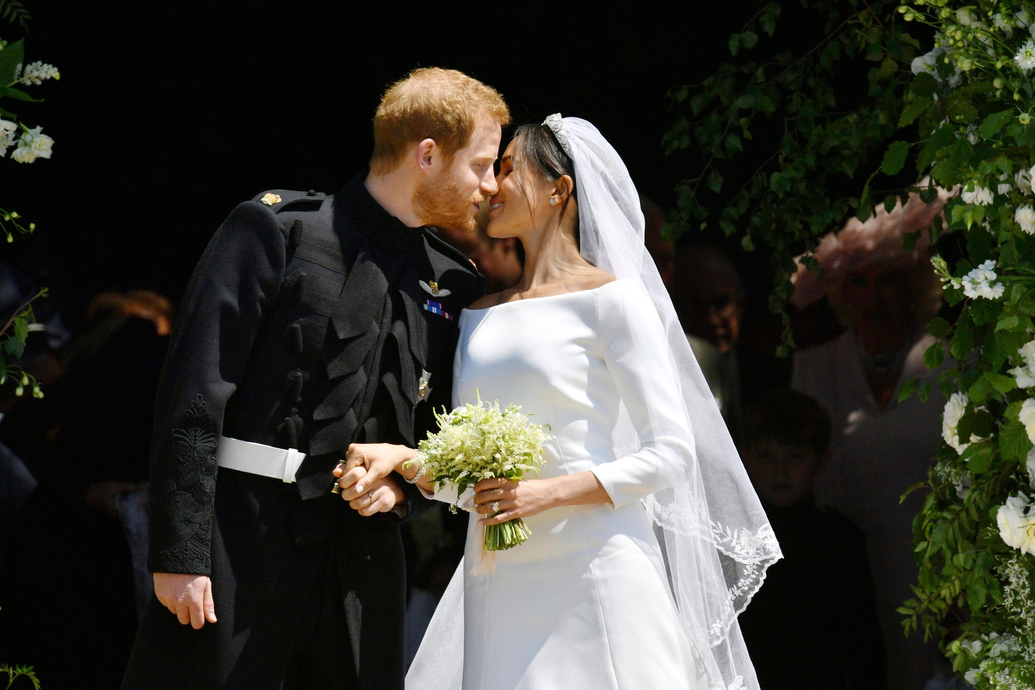 Prince Harry and Meghan Markle kiss on the steps of St George's Chapel in Windsor Castle after their wedding in Windsor, near London, England, Saturday, May 19, 2018. (Ben Birchhall/AP/CP)
