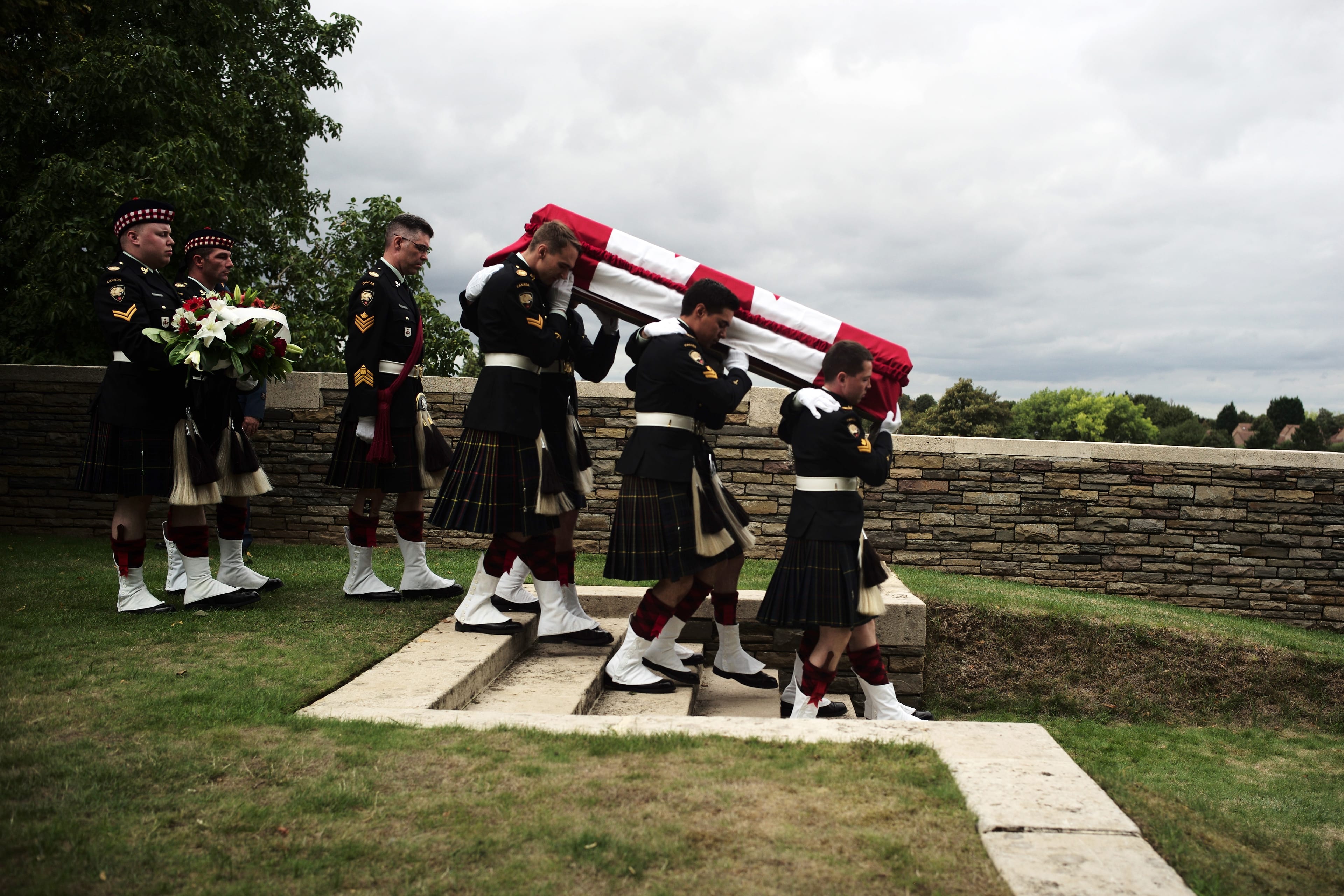 Four Canadian First World War soldiers buried in the Commonwealth War Graves Commission's Loos British Cemetery outside Loos-en-Gohelle, France. (Photo: Eric Leleu)