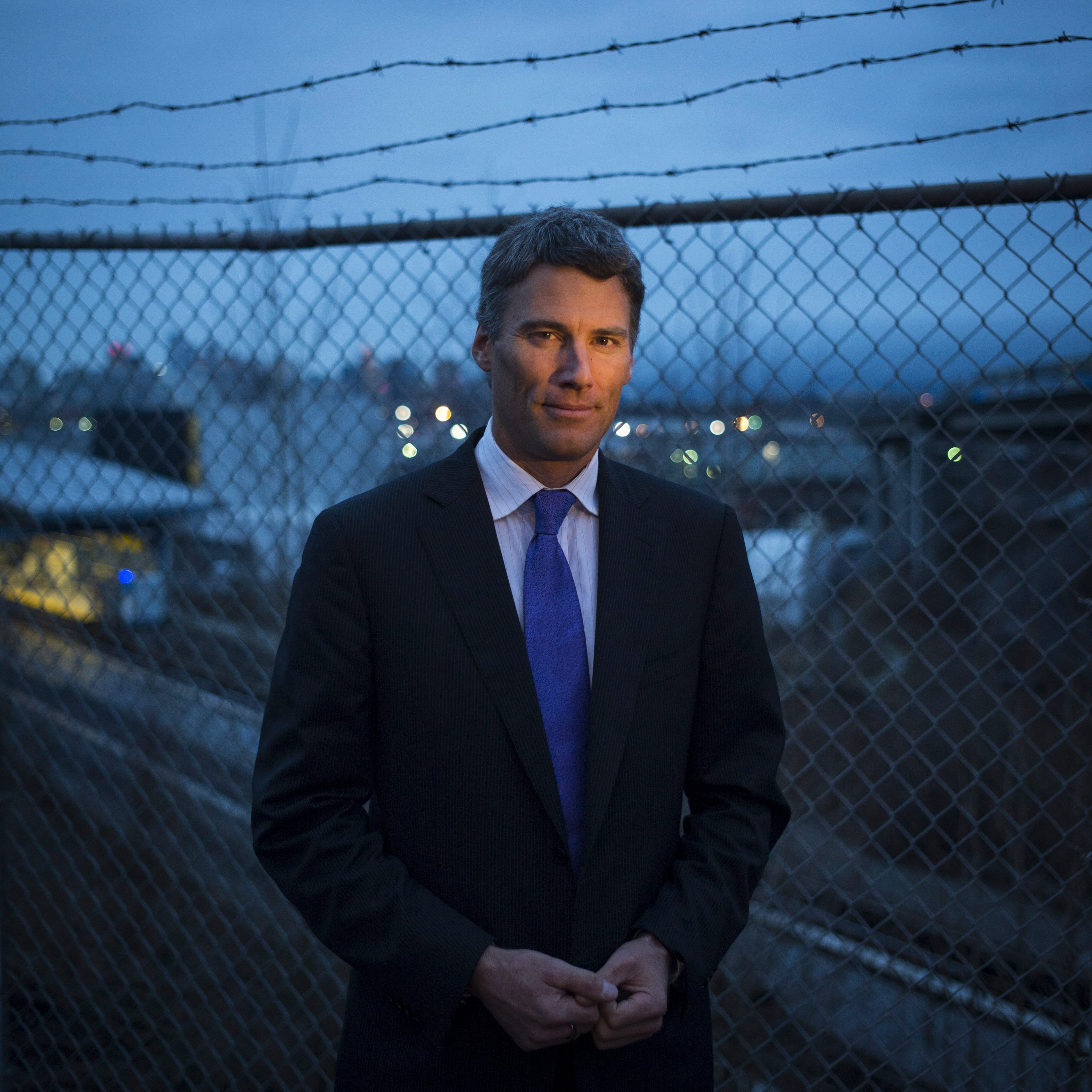 Mayor Gregor Robertson in East Vancouver January 22, 2014. (John Lehmann/The Globe and Mail/CP)