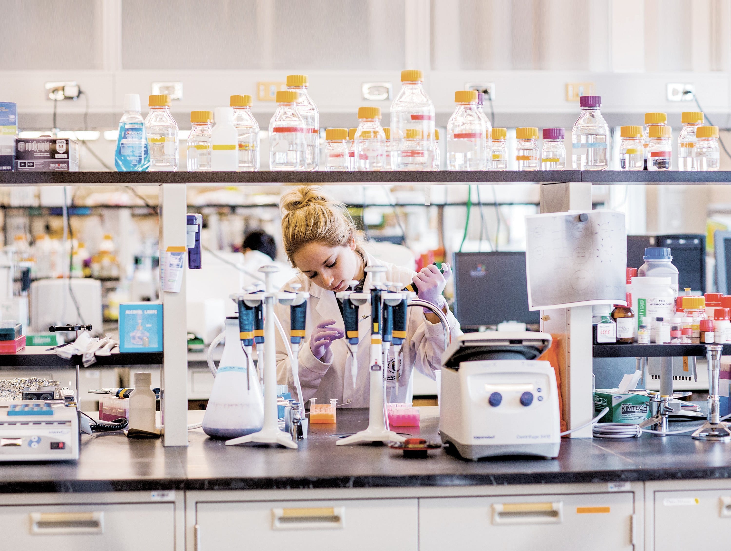 Student in lab at Lakehead University. (Lakehead University)