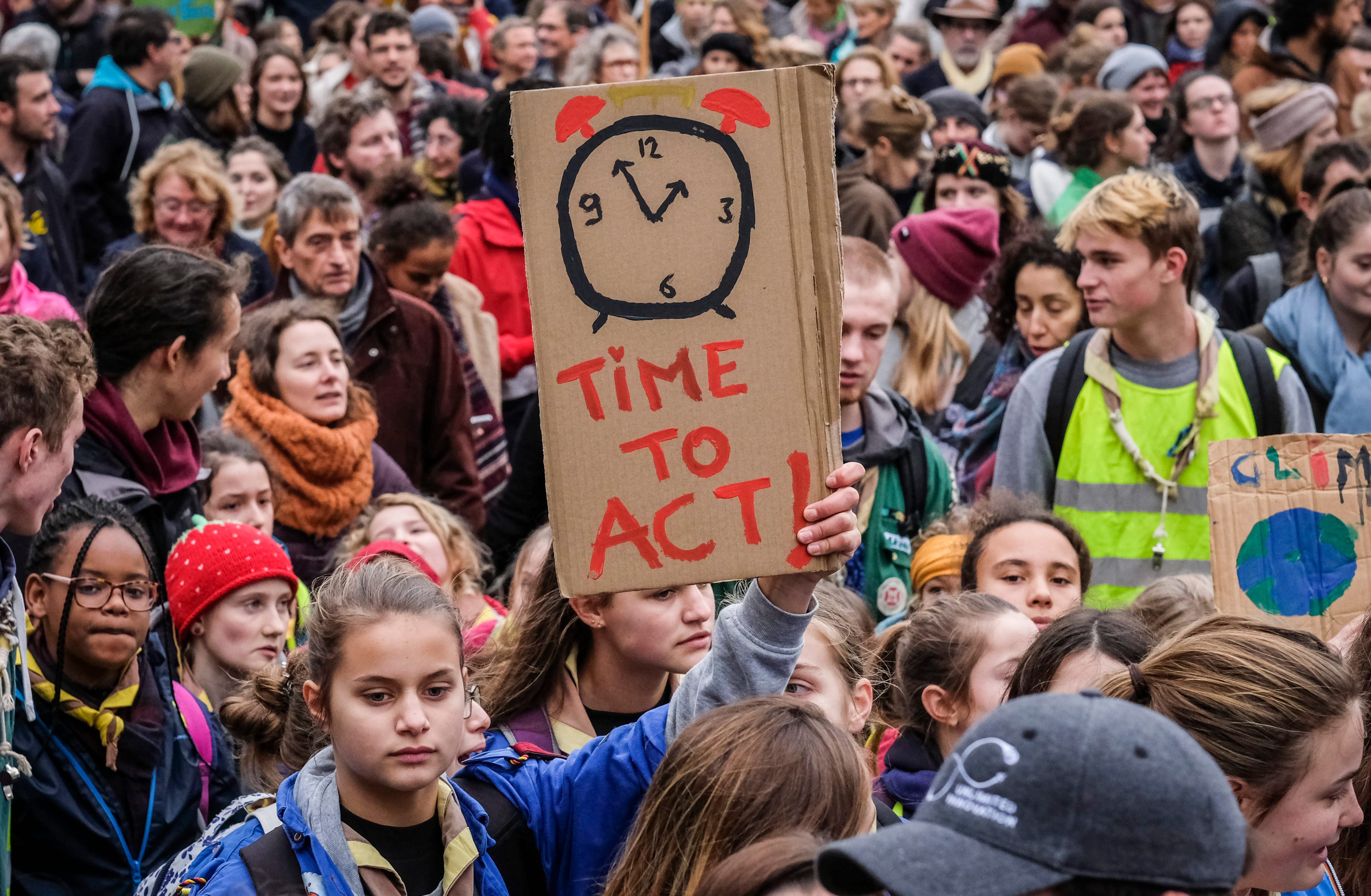 Young people demonstrate for action on climate change in Brussels, Belgium ahead of UN Climate Change Conference in Katowice, Poland (EPA/OLIVIER HOSLET)