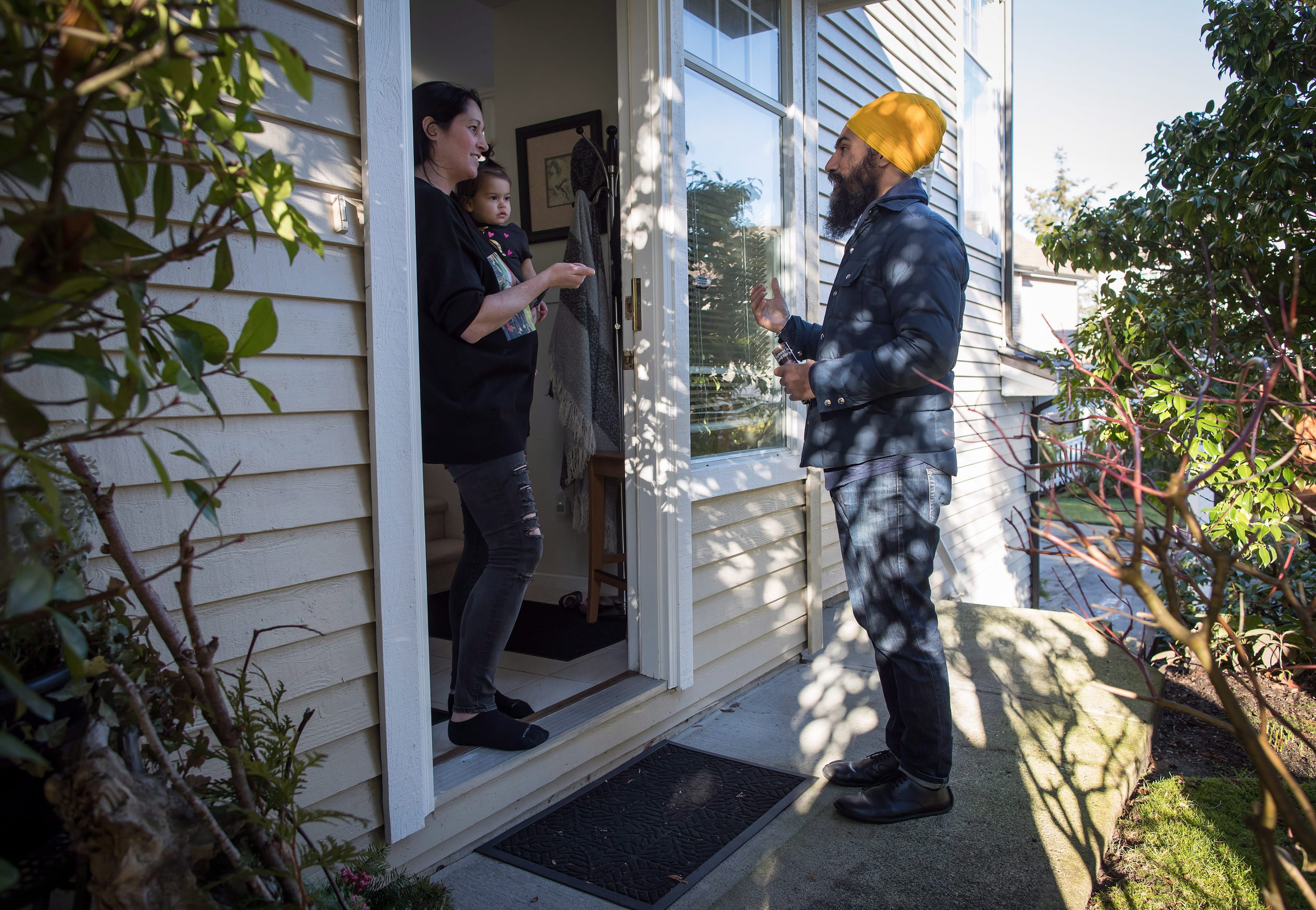 Singh knocks on doors for his by-election campaign in Burnaby, B.C., on Saturday Jan. 12, 2019. (THE CANADIAN PRESS/Darryl Dyck)