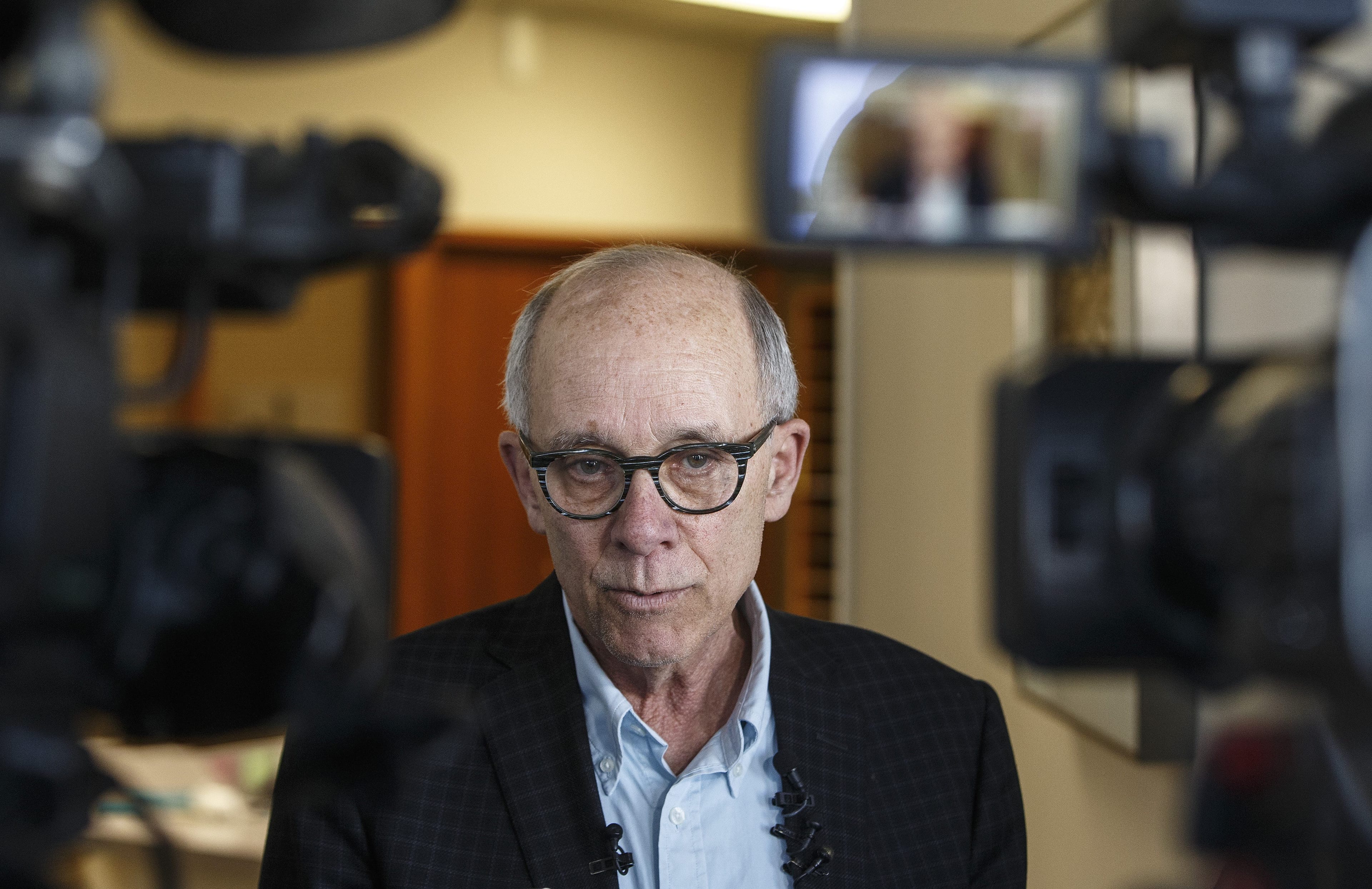 Alberta Party Leader Stephen Mandel at a press conference in Edmonton (Jason Franson/CP)