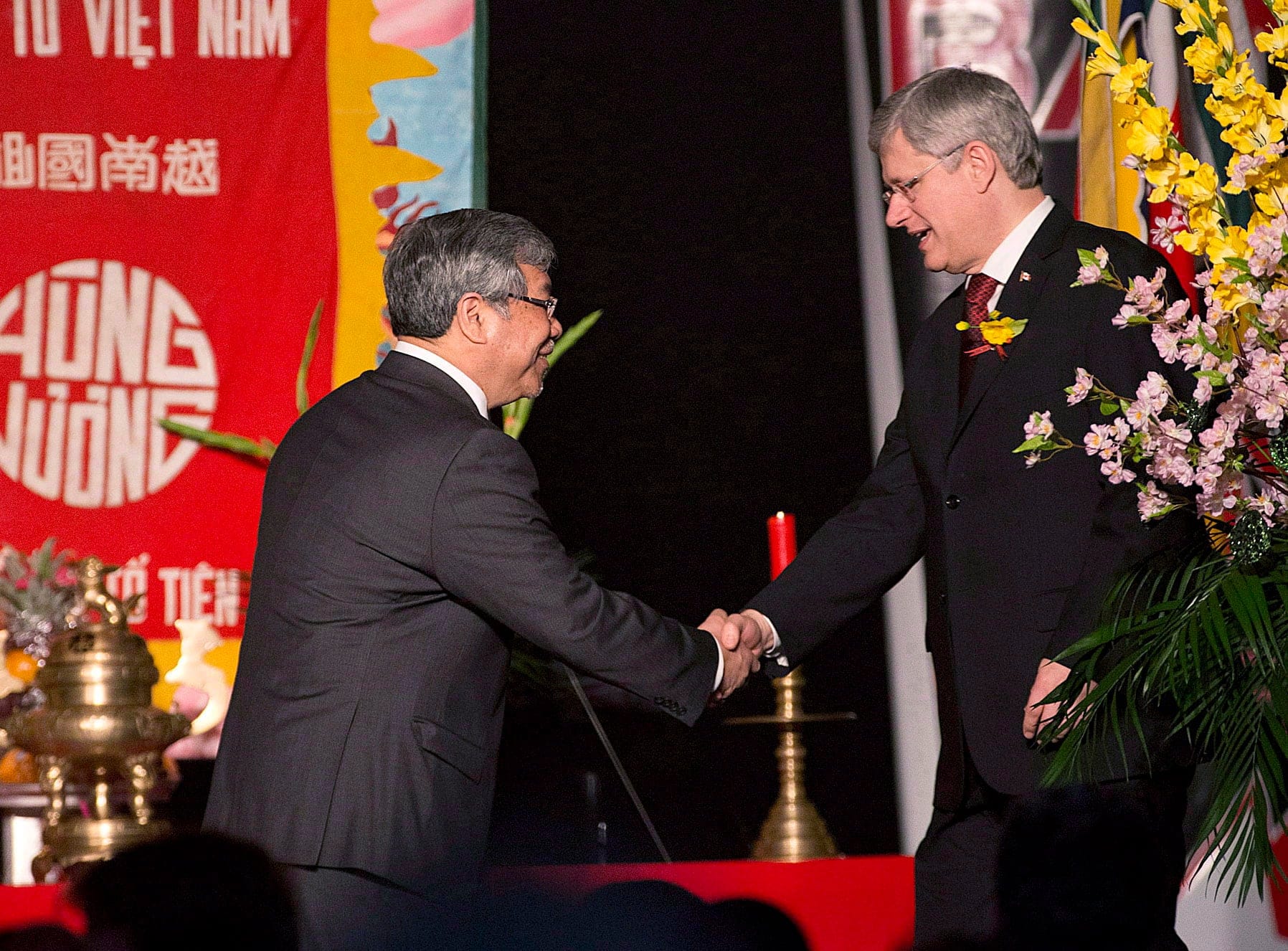 Stephen Harper shakes hands with Ngo during Vietnamese Lunar New Year events in Mississauga, Ont., on Jan. 19, 2013. (THE CANADIAN PRESS/Aaron Vincent Elkaim)