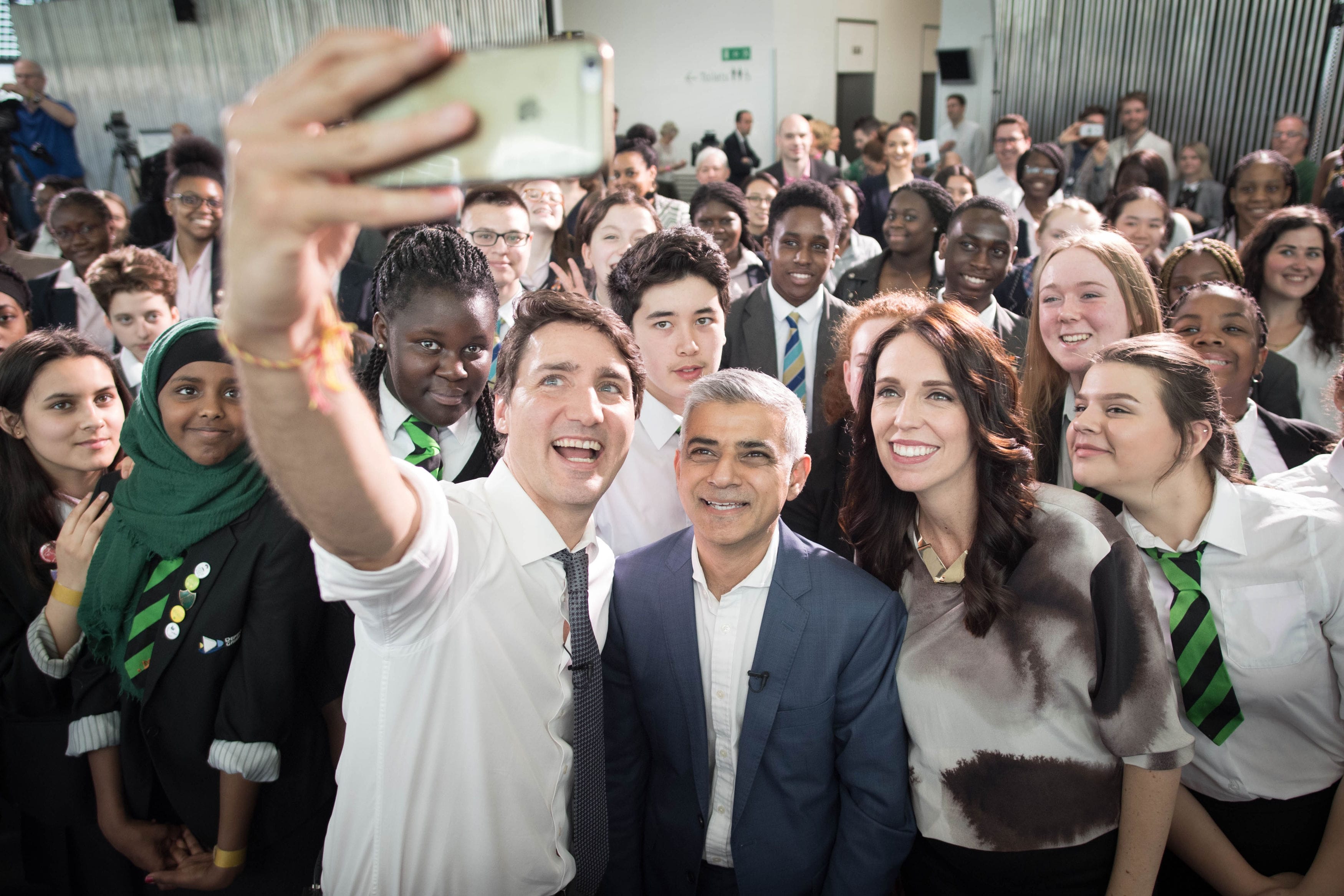 Trudeau takes a selfie with Mayor of London Sadiq Khan and New Zealand Prime Minister Jacinda Ardern at City Hall in London, during the Commonwealth Heads of Government Meeting. (Stefan Rousseau/PA Images via Getty Images)