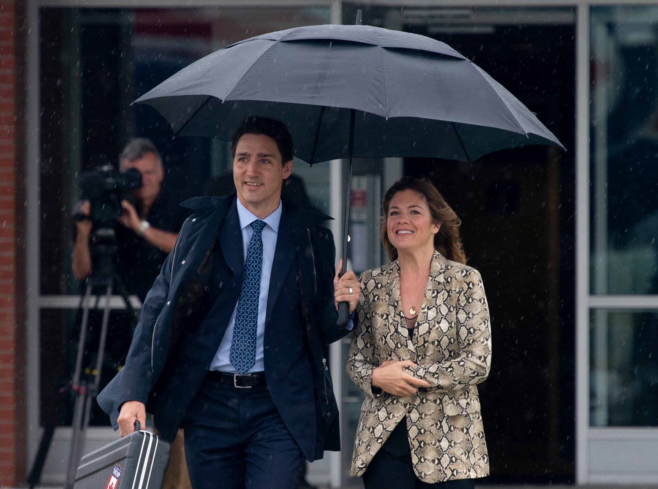 Trudeau and his wife Sophie Gregoire Trudeau board a government plane in Ottawa as they depart for the G20 in Japan on June 26, 2019 (THE CANADIAN PRESS/Adrian Wyld)