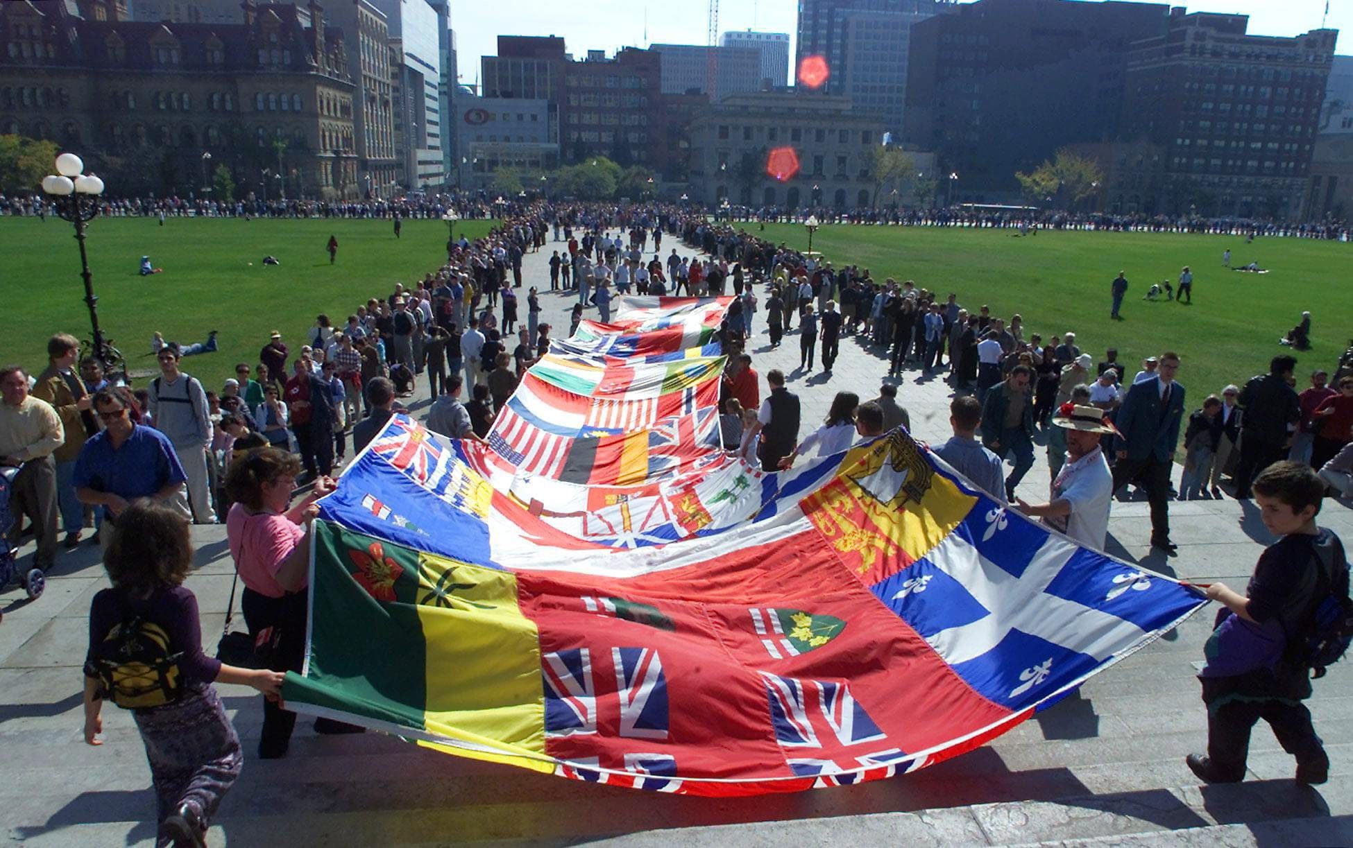 A long flag consisting of the Canadian, provincial and multi-national flags in Ottawa on Oct. 1,  2000. (Andrew Vaughan/CP)