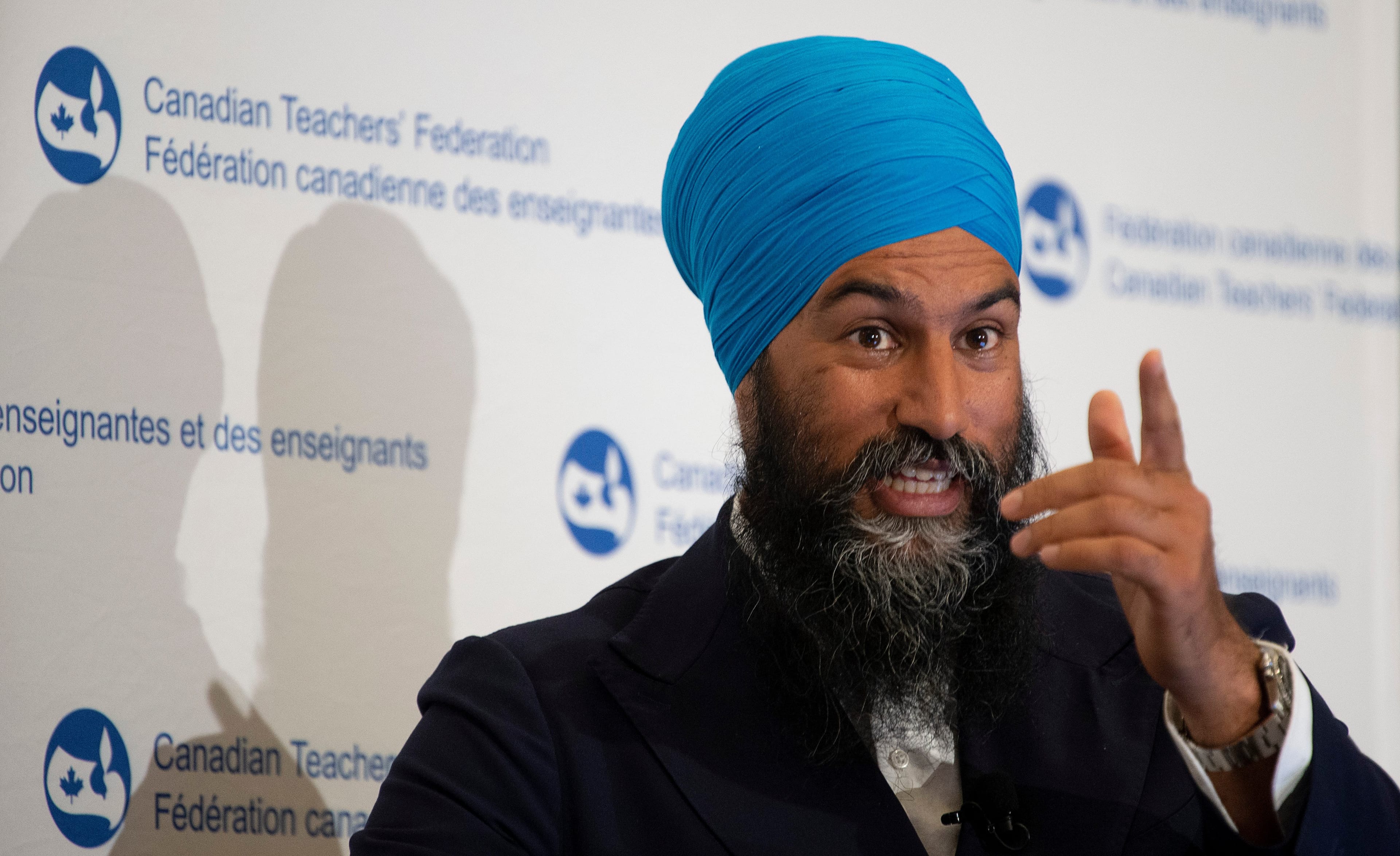 NDP leader Jagmeet Singh gestures to the crowd as he speaks to the Canadian Teachers Federation annual general meeting in Ottawa on July 11, 2019 (Adrian Wyld/CP)
