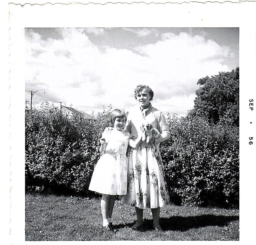 Janine Longy (left) and her sister Marguerite Marie Jeanne in September 1956. (Janine Longy)