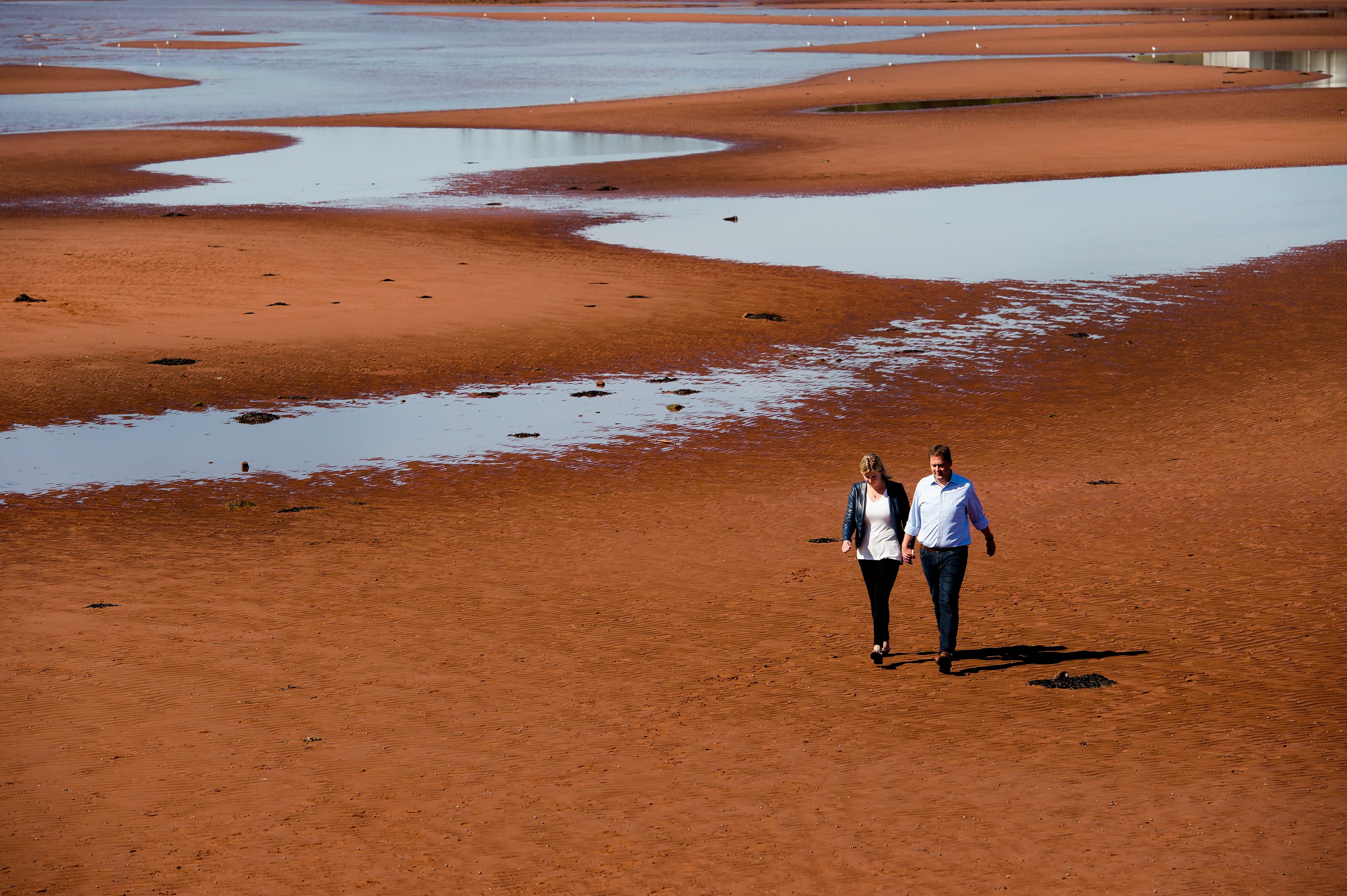 Federal Conservative leader Andrew Scheer and his wife Jill walk on the beach after making a campaign stop in Canoe Cove, P.E.I. on Sept. 22, 2019 (THE CANADIAN PRESS/Nathan Denette)